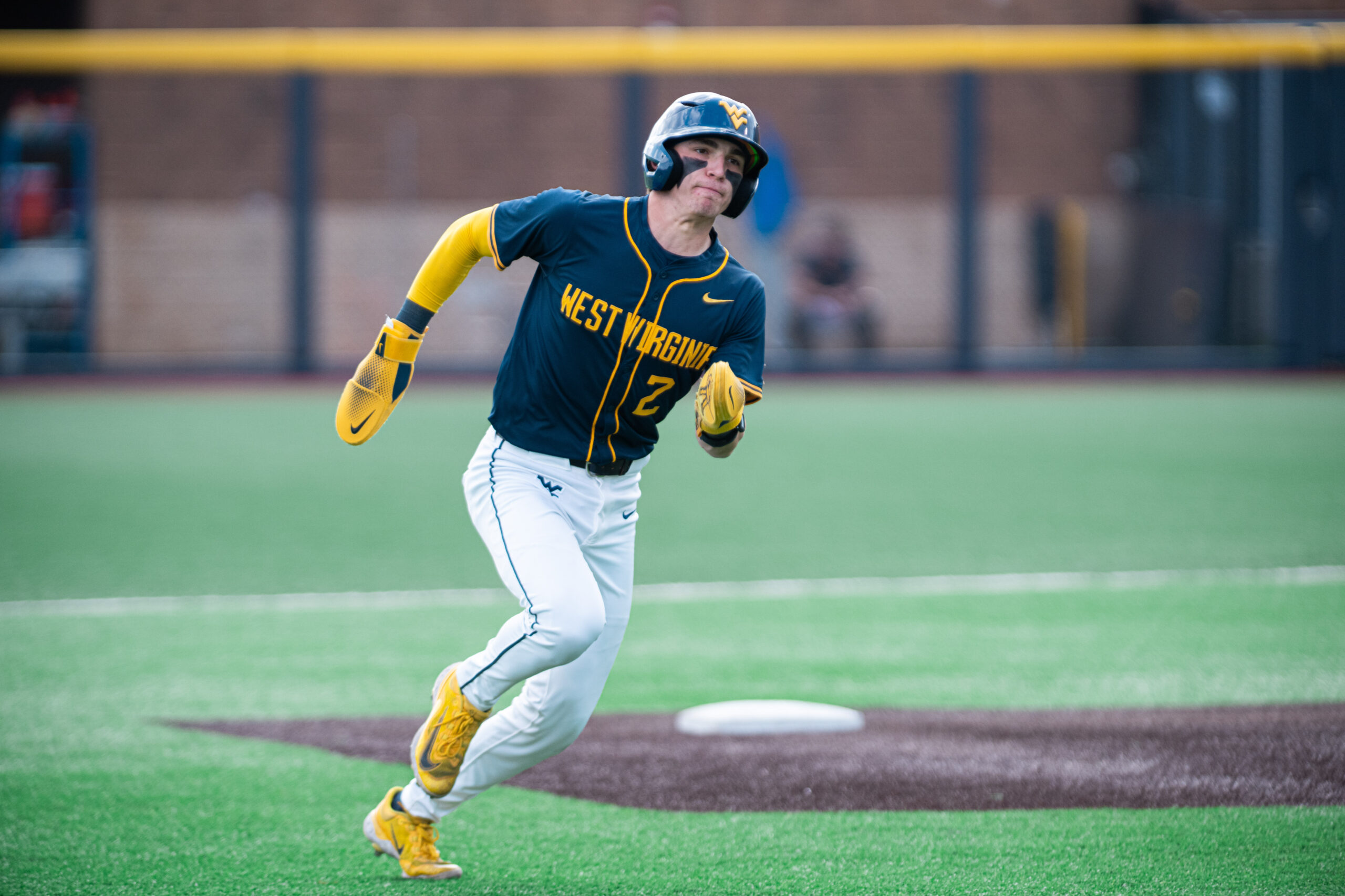 Gavin Kelly hits 2-run homer in 9th to help No. 15 WVU take Game 2 over No. 7 Kansas, winning series